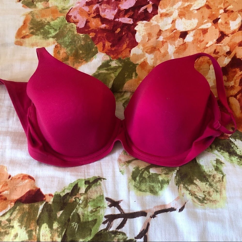 Gorgeous NWOT Body by Victoria Dark Pink XS Bra